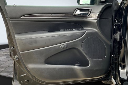 Used 2019 Jeep Grand Cherokee Overland image 25