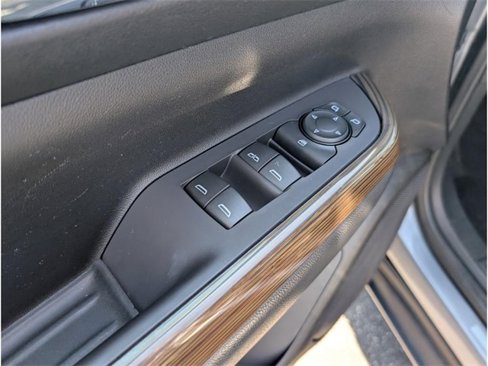 Used 2022 GMC Acadia SLE image 16