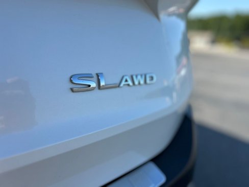 Used 2021 Nissan Rogue SL w/ Premium Package image 16