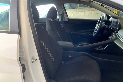 Used 2024 Hyundai Elantra SEL image 8