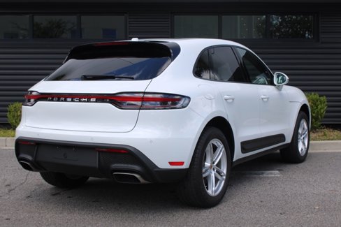 Certified 2024 Porsche Macan image 7