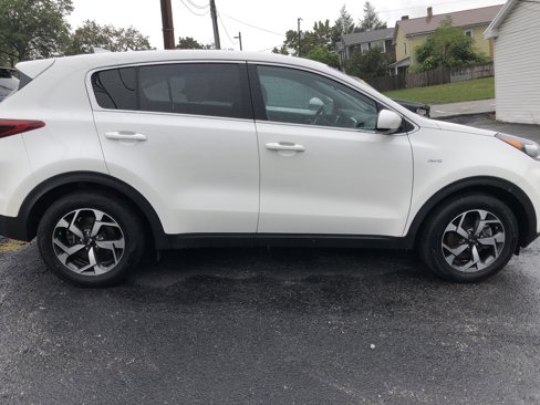 Used 2022 Kia Sportage LX image 1