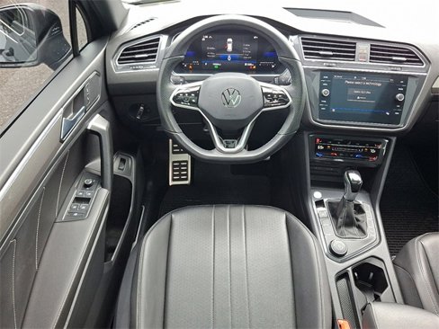 Used 2024 Volkswagen Tiguan SE R-Line image 11