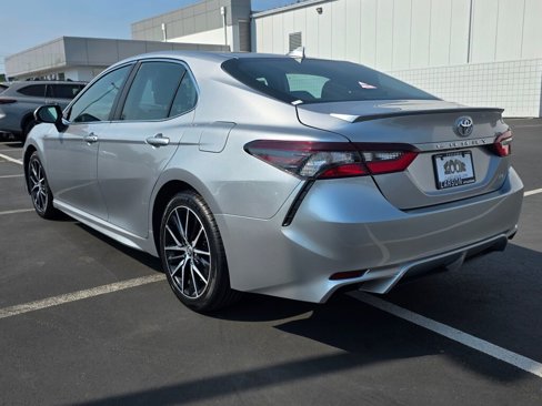 Used 2021 Toyota Camry SE image 6
