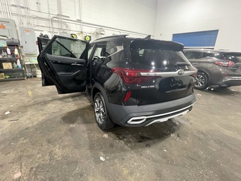 Used 2021 Kia Seltos EX image 6