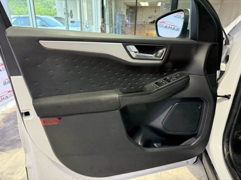 Used 2020 Ford Escape SE image 33