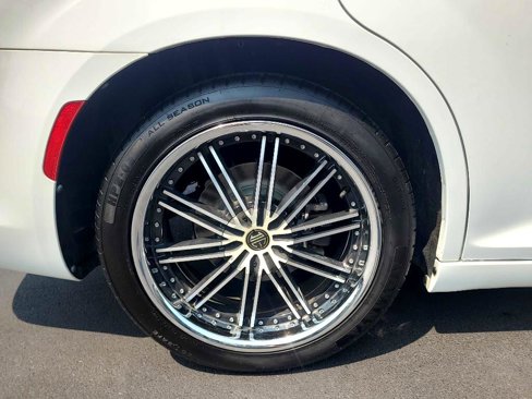 Used 2020 Chrysler 300 Limited image 41