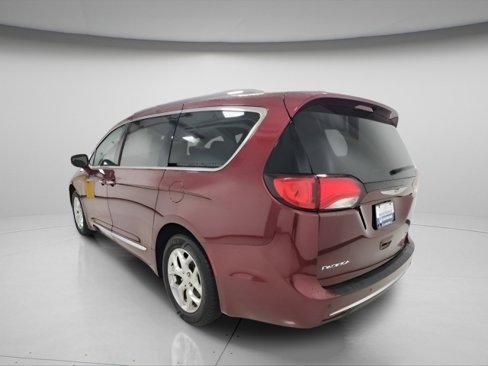 Used 2018 Chrysler Pacifica Limited image 12