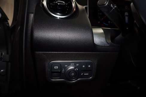 Used 2021 Mercedes-Benz GLB 250 4MATIC image 19