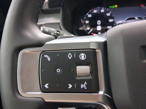 Used 2024 Land Rover Discovery Dynamic SE image 15