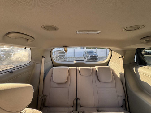 Used 2016 Kia Sedona LX w/ LX Convenience Package image 43