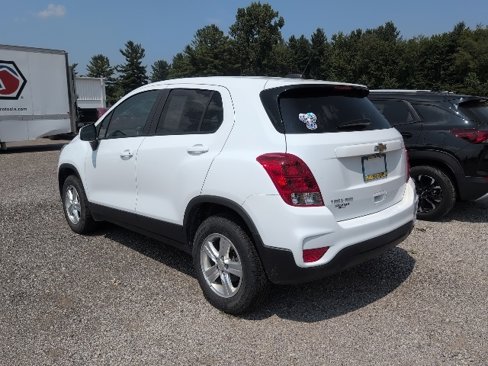 Certified 2022 Chevrolet Trax LS w/ Tint and Cruise Package image 6