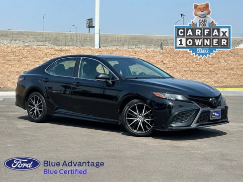 Used 2022 Toyota Camry SE image 1