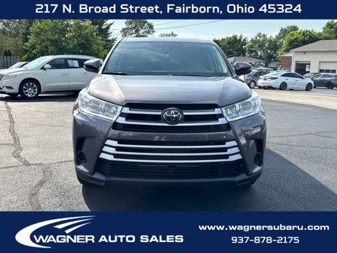Used 2018 Toyota Highlander LE image 2