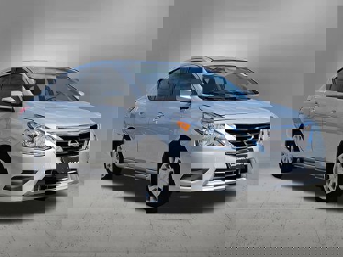 Used 2019 Nissan Versa SV image 7