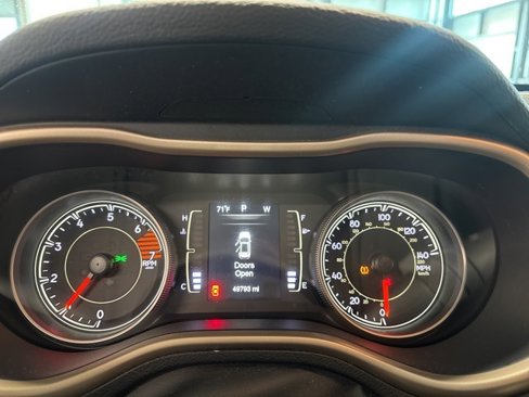 Used 2016 Jeep Cherokee Latitude w/ Safety/Convenience Group image 24