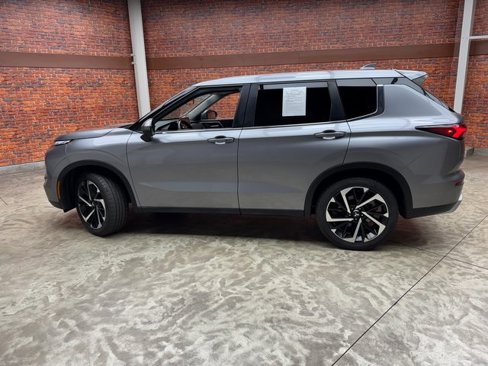 Used 2022 Mitsubishi Outlander SEL Black Edition image 2