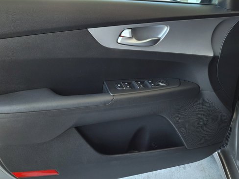 Used 2023 Kia Forte LXS image 11
