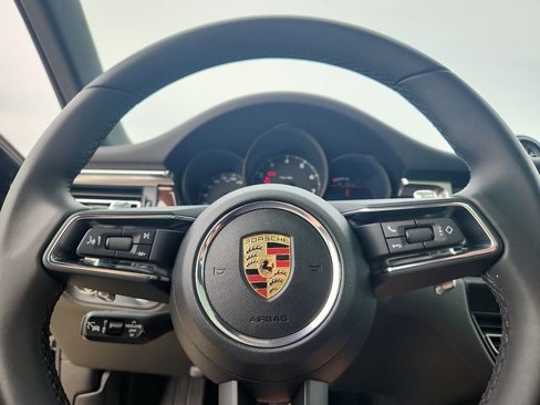 Used 2025 Porsche Macan image 19