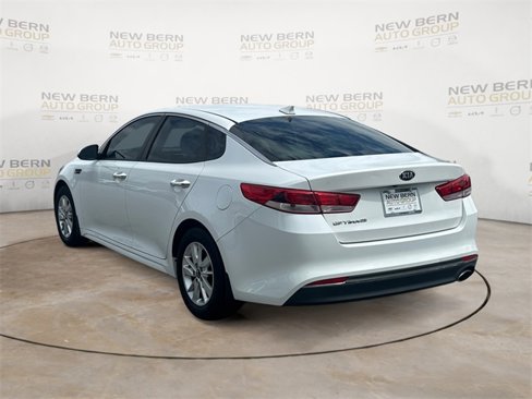 Used 2017 Kia Optima LX image 3