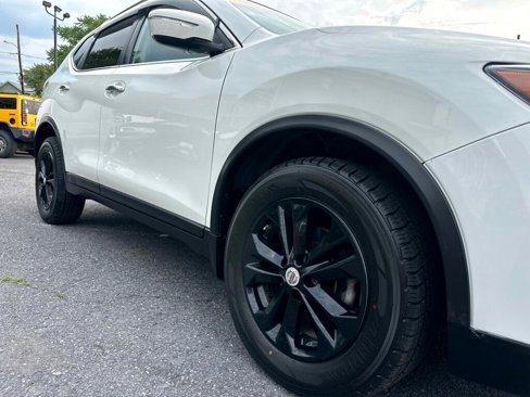 Used 2015 Nissan Rogue SV w/ SV Moonroof Package image 34