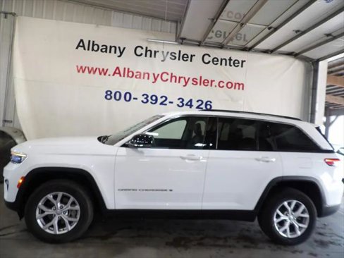 Certified 2022 Jeep Grand Cherokee Limited image 1