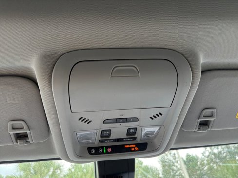 Used 2021 Chevrolet Equinox LT image 30