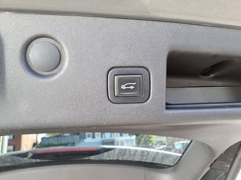 Used 2019 Chevrolet Equinox LT image 18