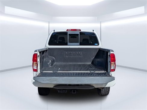 Used 2014 Nissan Frontier Desert Runner image 11