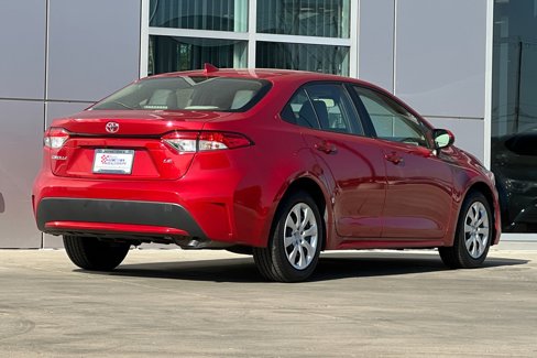 Used 2021 Toyota Corolla LE image 4