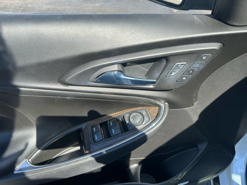 Used 2016 Chevrolet Malibu Premier w/ Driver Confidence Package II image 9