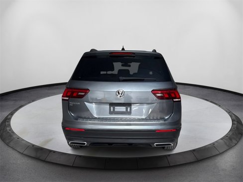 Used 2019 Volkswagen Tiguan SE w/ Panoramic Sunroof Package image 6