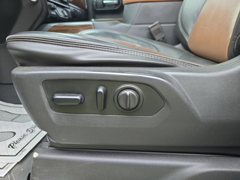 Used 2019 Chevrolet Silverado 1500 High Country w/ Technology Package image 13