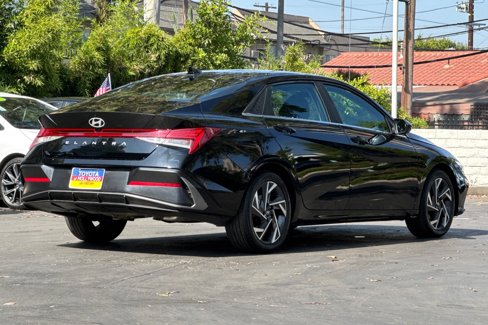 Used 2025 Hyundai Elantra SEL image 4