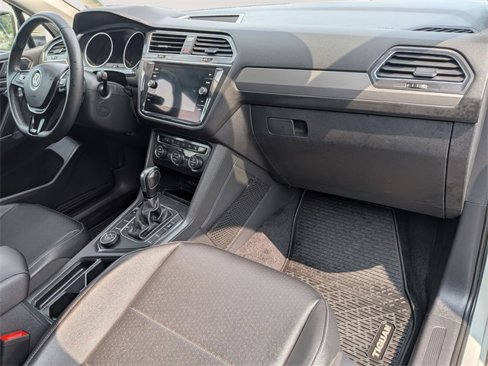 Used 2020 Volkswagen Tiguan SE image 30