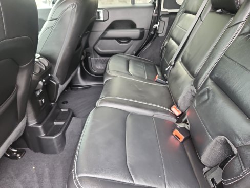 Used 2019 Jeep Wrangler Unlimited Sahara image 5
