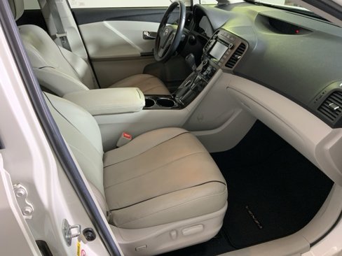 Used 2015 Toyota Venza XLE image 37