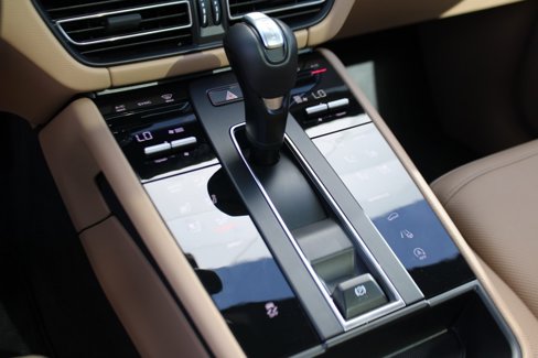 Certified 2024 Porsche Macan image 27