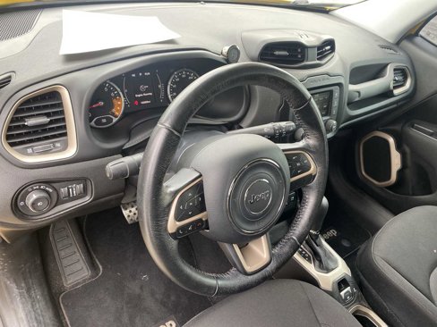 Used 2016 Jeep Renegade Latitude image 10