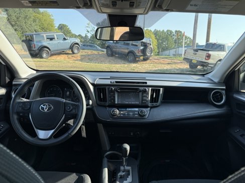 Used 2018 Toyota RAV4 XLE image 9