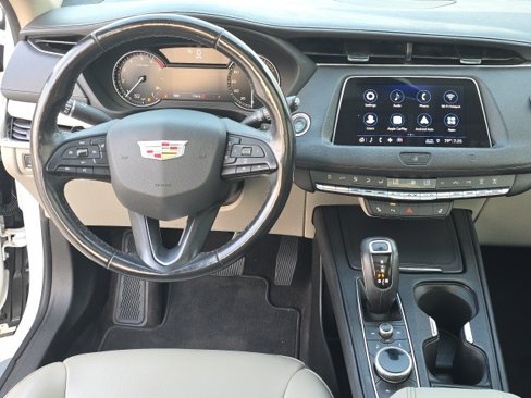 Used 2019 Cadillac XT4 Luxury w/ Cold Weather Package image 18