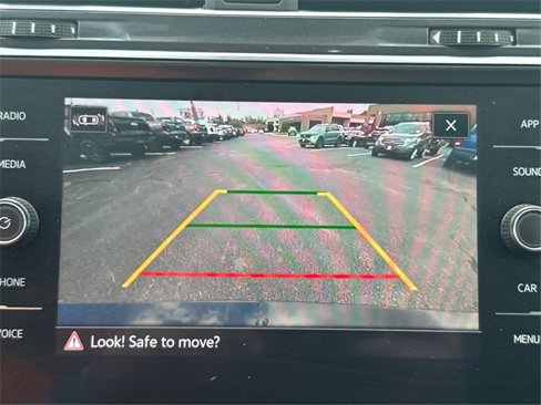 Used 2022 Volkswagen Tiguan SE w/ Panoramic Sunroof Package image 23