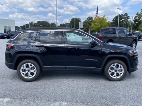 New 2025 Jeep Compass Latitude image 3