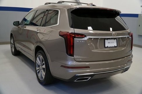 Certified 2022 Cadillac XT6 Premium Luxury image 3