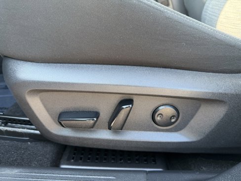 Used 2023 Nissan Rogue SV image 18