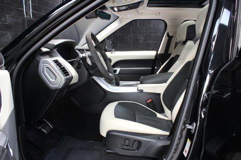 Used 2020 Land Rover Range Rover Sport HST image 25