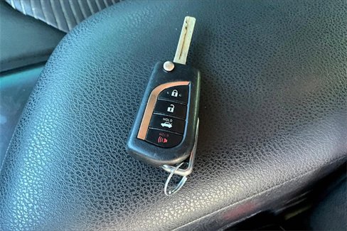 Used 2020 Toyota Camry SE image 34