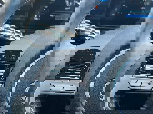 Certified 2025 Hyundai Elantra SEL image 28