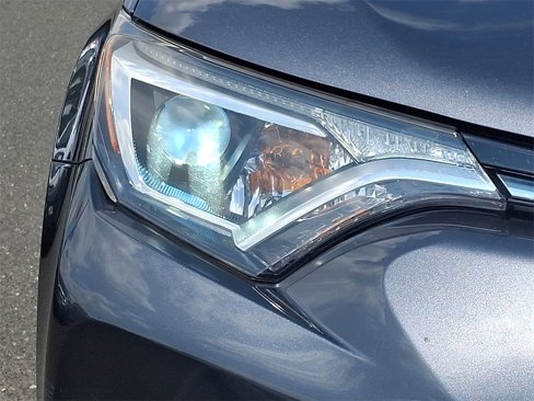 Used 2018 Toyota RAV4 XLE image 9