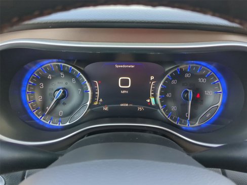 Used 2018 Chrysler Pacifica Touring-L Plus image 24